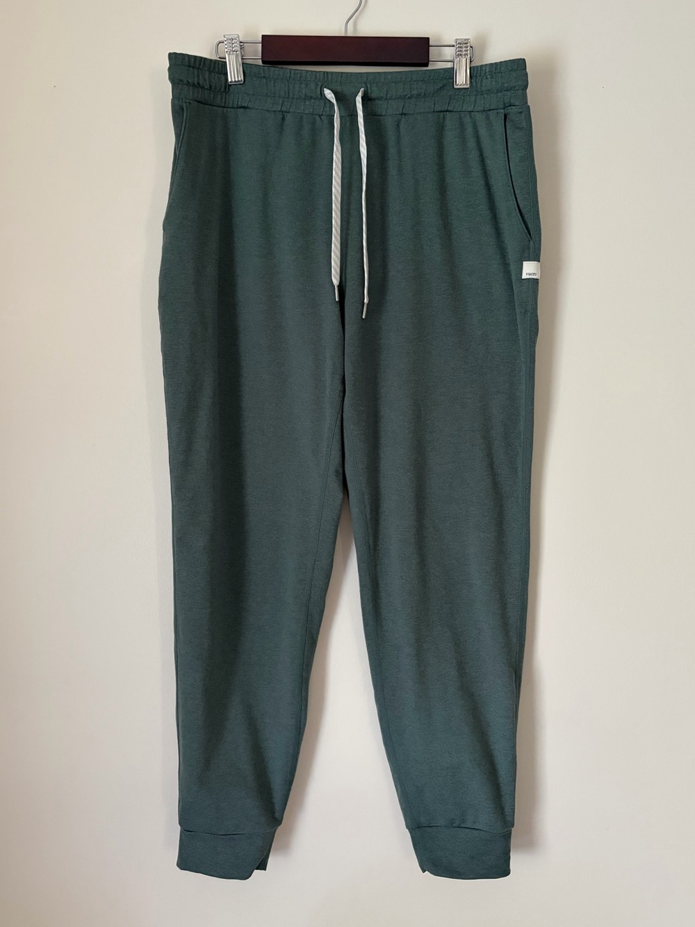VUORI Performance Joggers size M